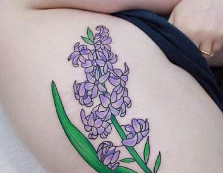 胸部侧面薰衣草纹身图片
