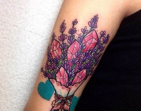 大臂薰衣草水晶纹身图片