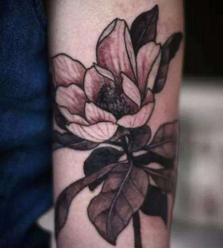手臂木兰花纹身图片
