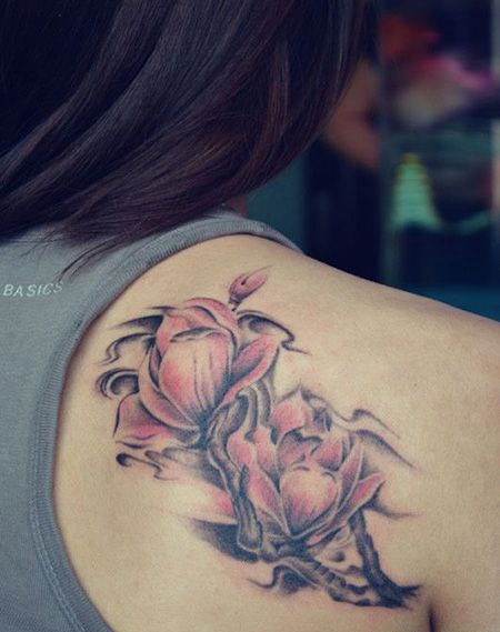 肩部木兰花纹身图片