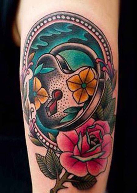 大臂好看的天竺葵纹身图片