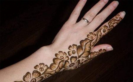 手部天竺葵纹身图片