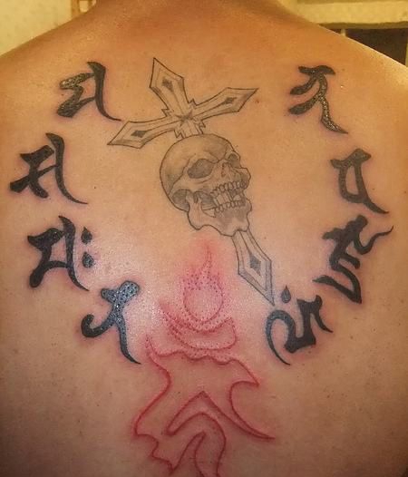 背部九字真言骷髅十字架纹身图案