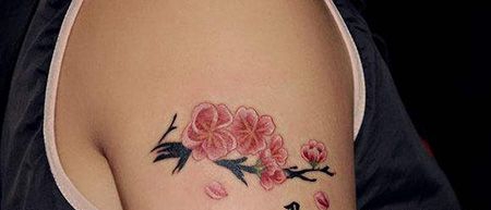 大臂梅花忍字纹身图案