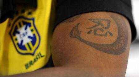 大臂忍字和龙纹身图案