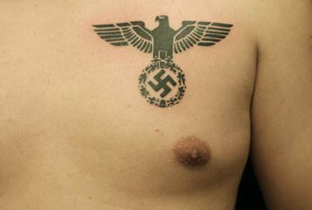 胸前纳粹标志纹身图案