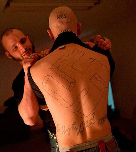 男士背部纳粹符号纹身图案