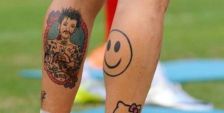 球员小腿笑脸纹身图案