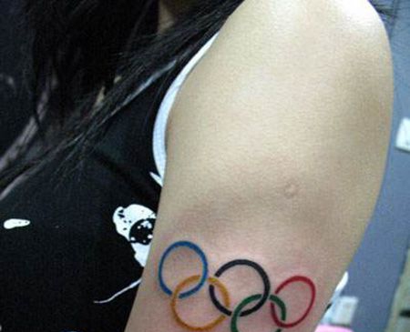 女生大臂奥运五环纹身图案