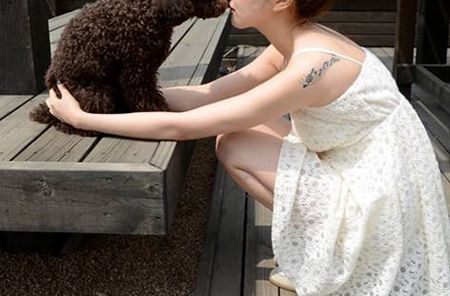 女生肩部五线谱纹身图片