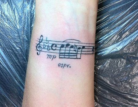 手腕好看的五线谱纹身图案