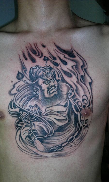 男士胸前判官纹身图案