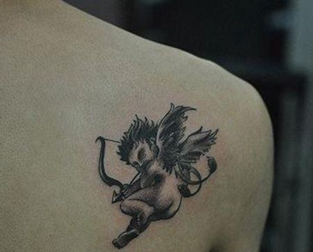 肩部丘比特纹身图片