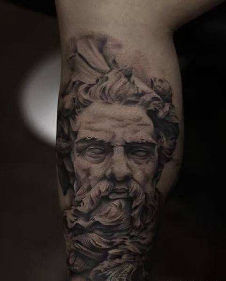 小腿帅气的波塞冬纹身图案