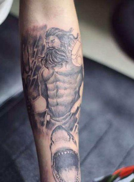 手臂波塞冬纹身图片