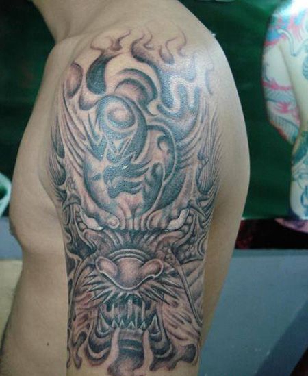 大臂个性的睚眦纹身图案