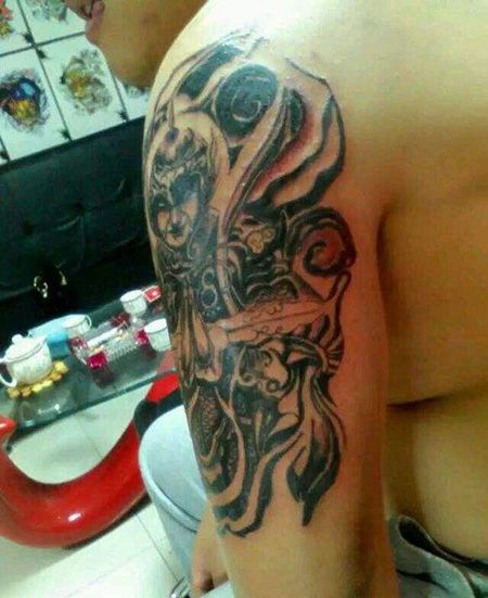 大臂好看的韦陀纹身图片