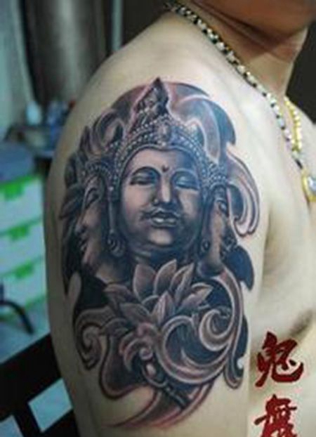 大臂四面佛纹身图案