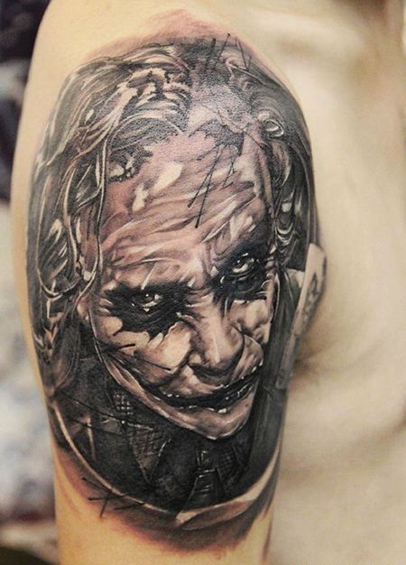 大臂个性小丑纹身图案