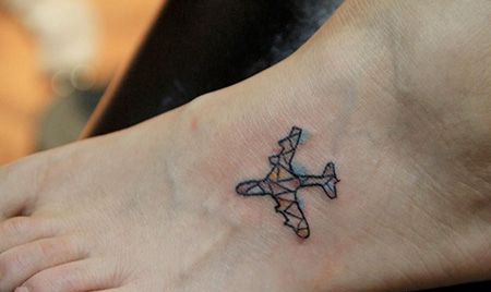 脚背有创意的飞机纹身图案