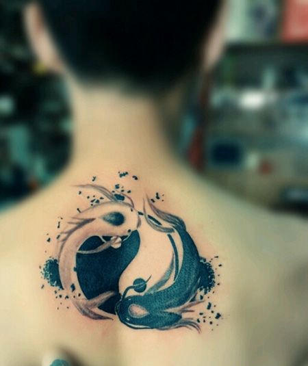 背部阴阳鱼纹身图案