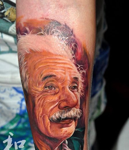 手臂爱因斯坦肖像纹身图片