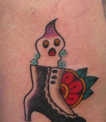 背部高跟鞋里的幽灵纹身图案