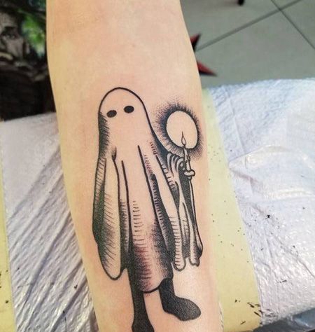 手臂拿着蜡烛的幽灵纹身图案