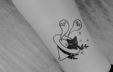 脚踝帽子里的幽灵纹身图案