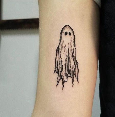 大臂内侧个性幽灵纹身图案