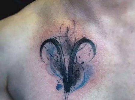 胸前白羊座纹身图案