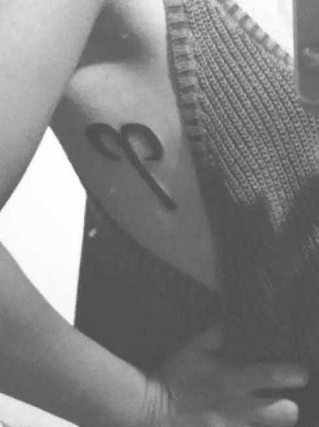 胸部白羊座纹身图案