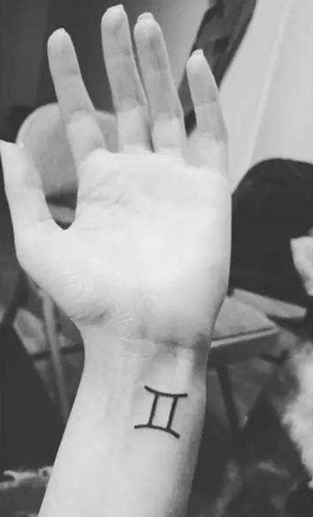 手腕双子座标志纹身图案