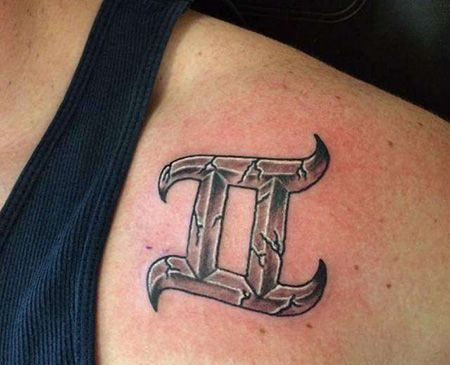 肩部石裂双子座纹身图案