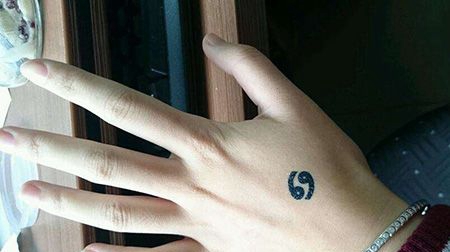 虎口巨蟹座纹身图案