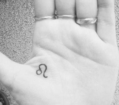 手掌狮子座标志纹身图案