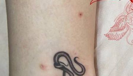 脚踝狮子座标志纹身图案