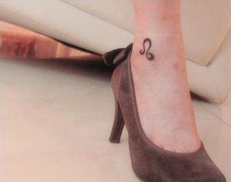 女生脚踝狮子座纹身图案