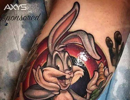 小腿精致的兔八哥纹身图案