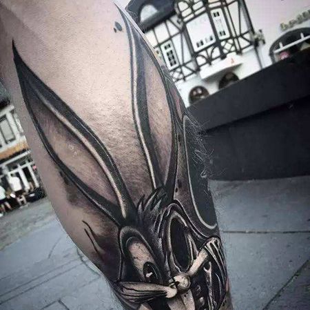 小腿兔八哥纹身图案