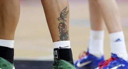 球星小腿兔八哥纹身图片