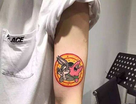 大臂兔八哥派大星纹身图案