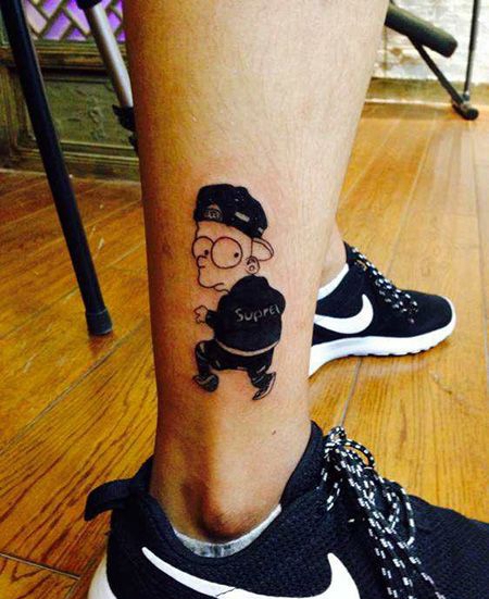 脚踝辛普森纹身图案