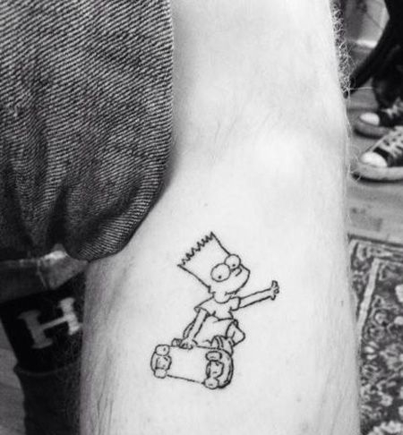 小腿简约的辛普森纹身图案