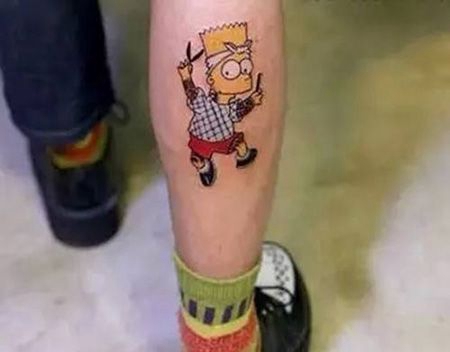 小腿可爱的辛普森纹身图案