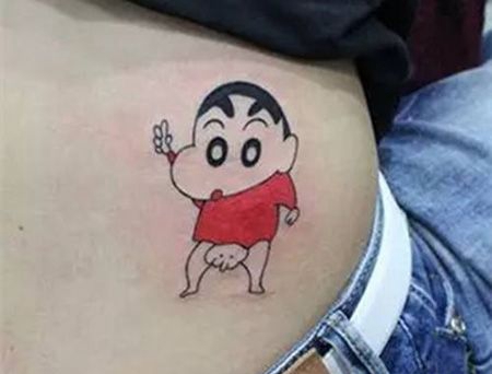 腰部蜡笔小新纹身图案