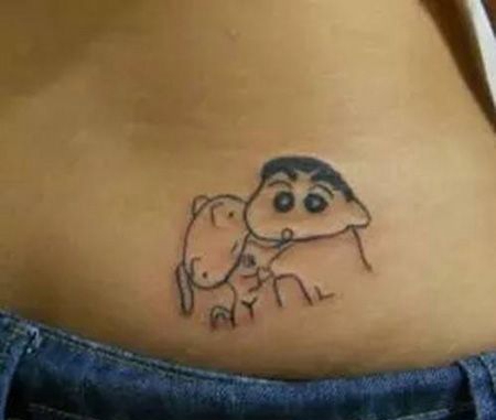 腰部蜡笔小新和小白纹身图案