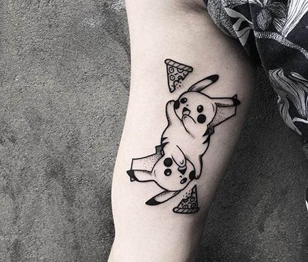 大臂内侧皮卡丘纹身图案