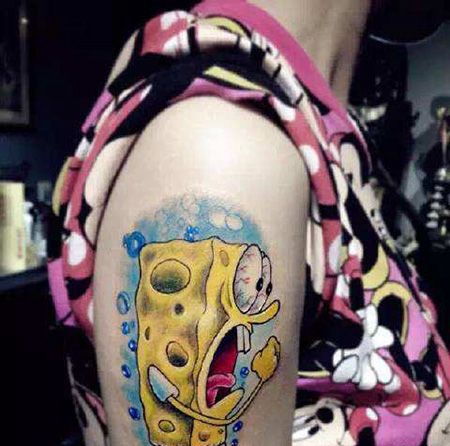大臂海绵宝宝纹身图案