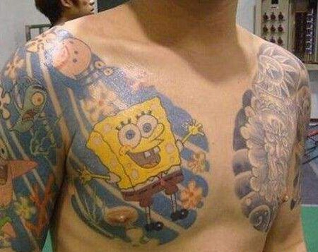 胸前海绵宝宝纹身图案